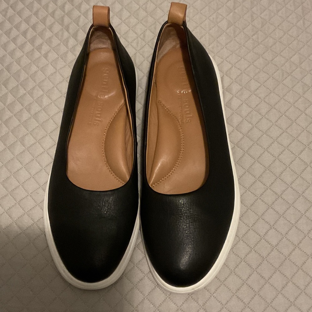 Gentle Souls Black and Tan Leather Flats